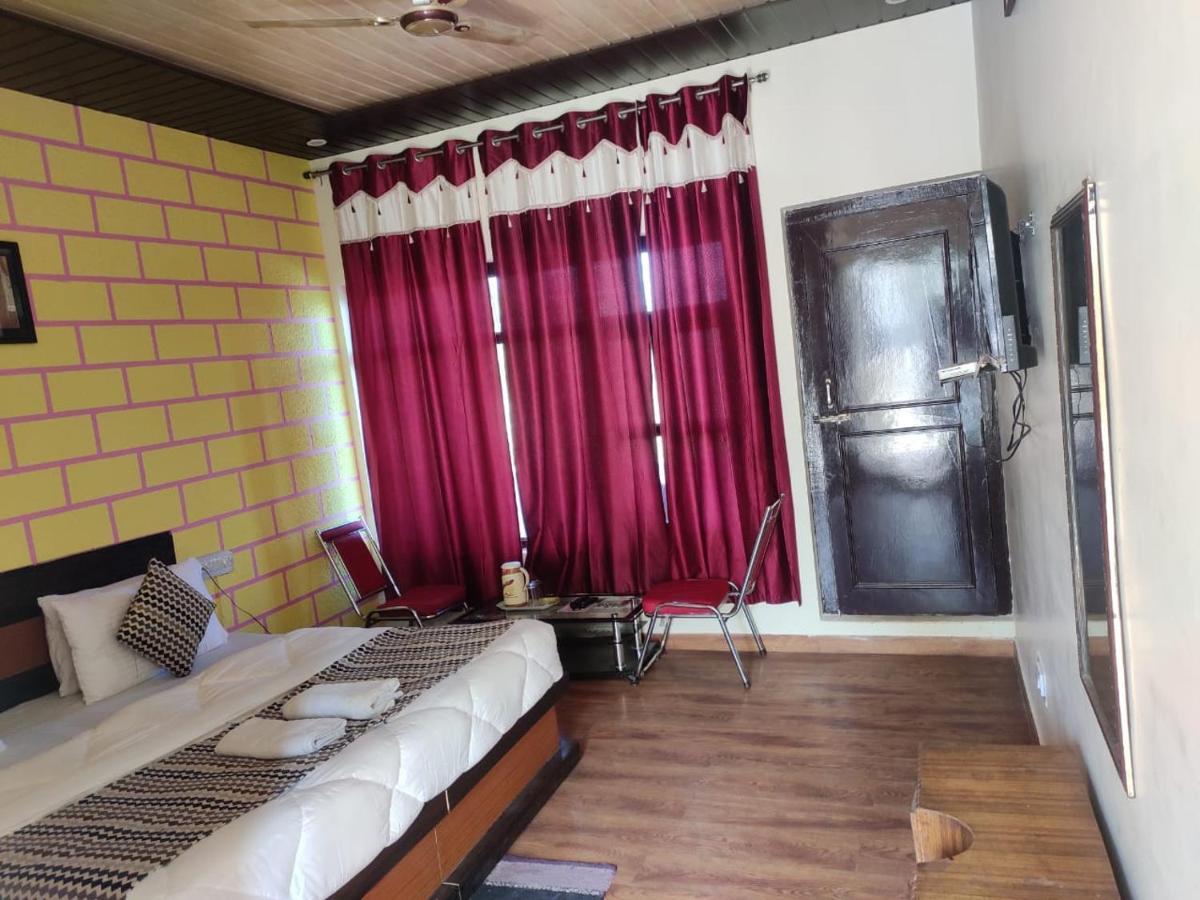 Hotel Deepraj, Каусани Экстерьер фото