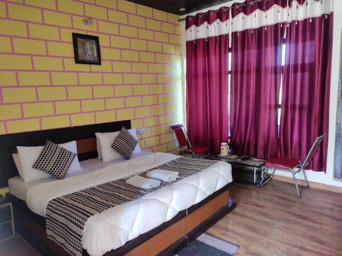 Hotel Deepraj, Каусани Экстерьер фото