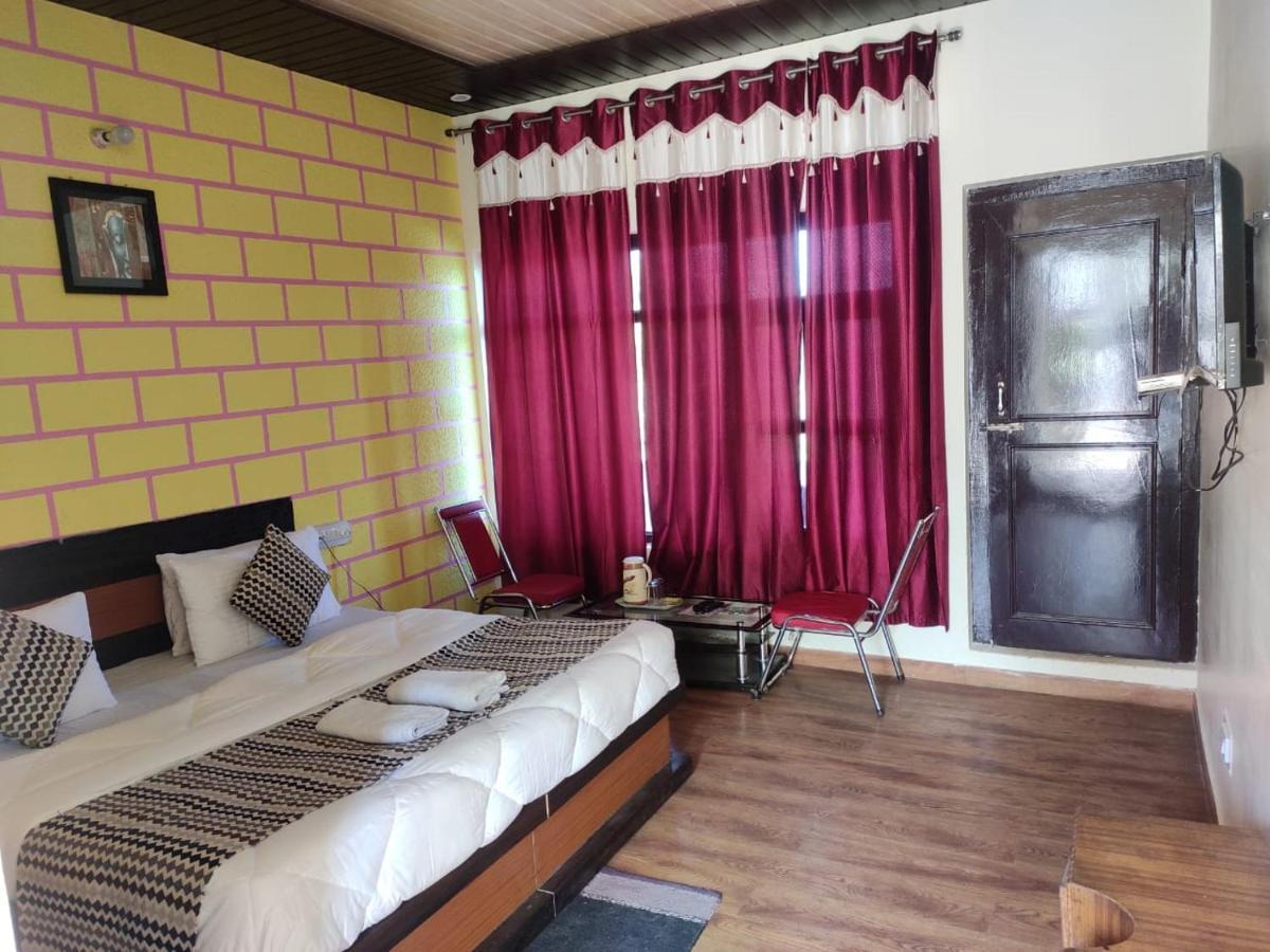 Hotel Deepraj, Каусани Экстерьер фото