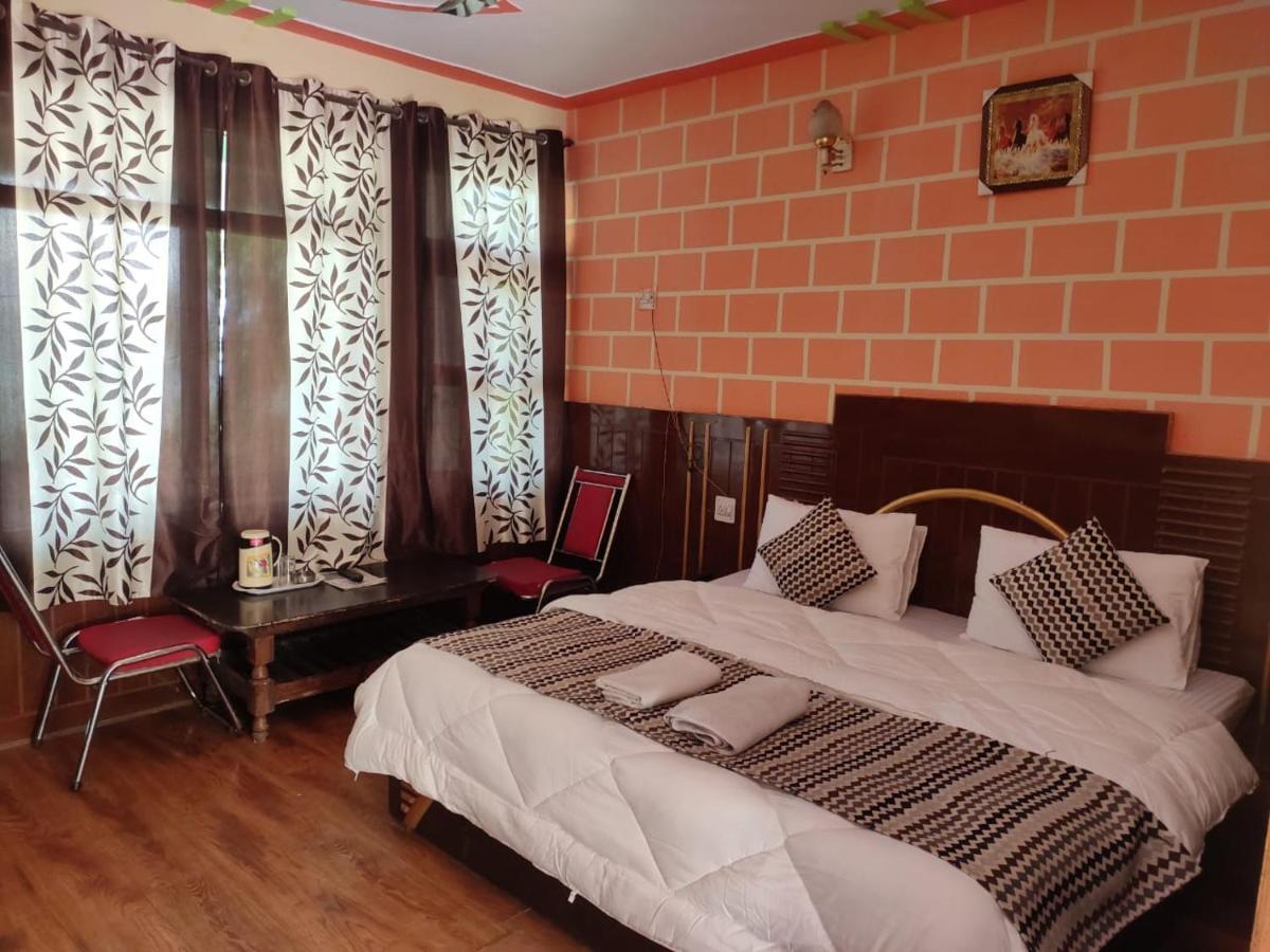 Hotel Deepraj, Каусани Экстерьер фото