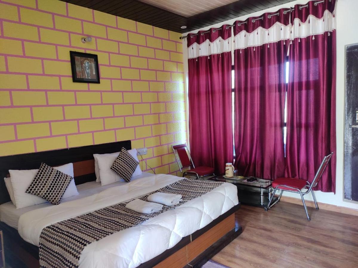 Hotel Deepraj, Каусани Экстерьер фото