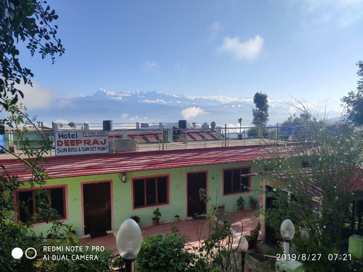 Hotel Deepraj, Каусани Экстерьер фото