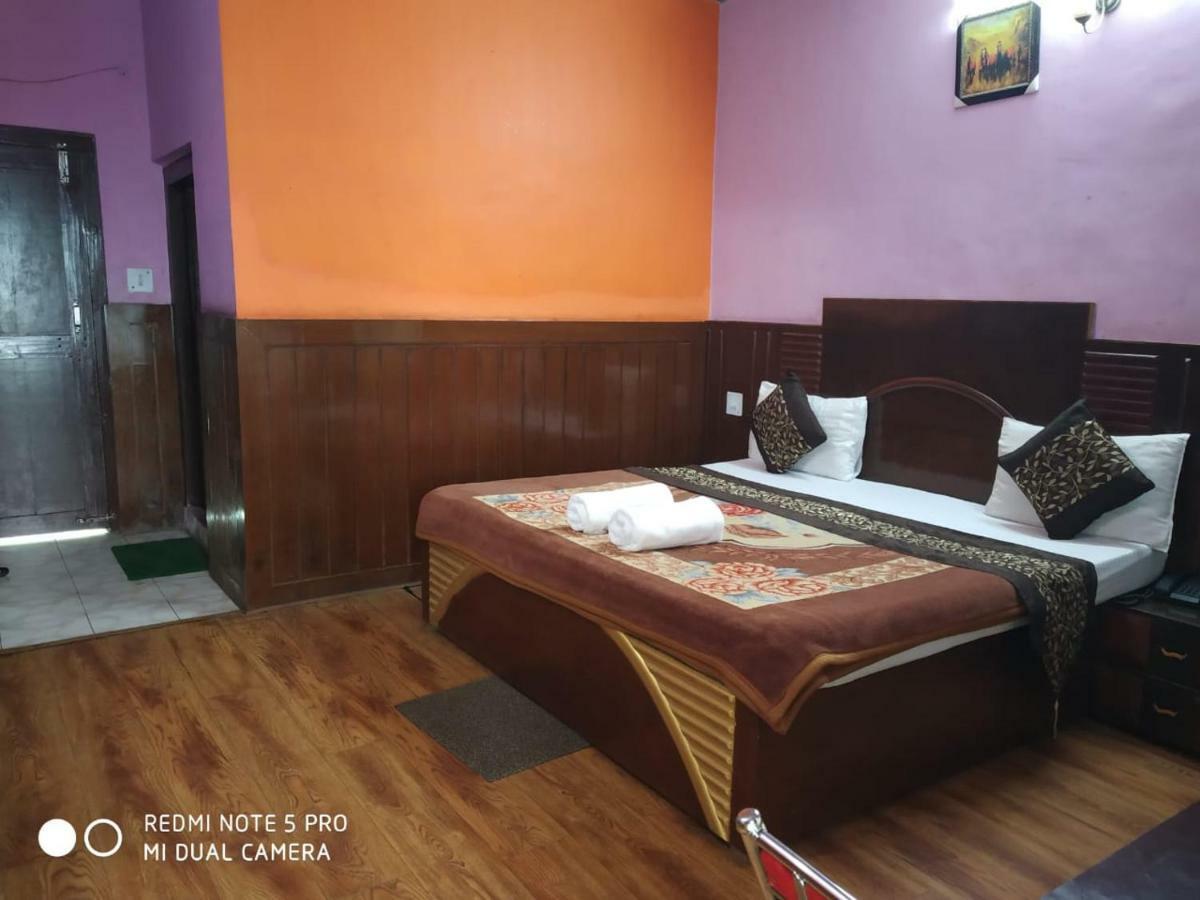 Hotel Deepraj, Каусани Экстерьер фото