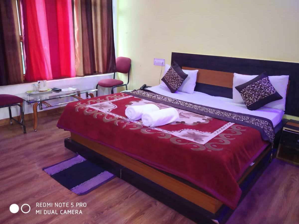 Hotel Deepraj, Каусани Экстерьер фото