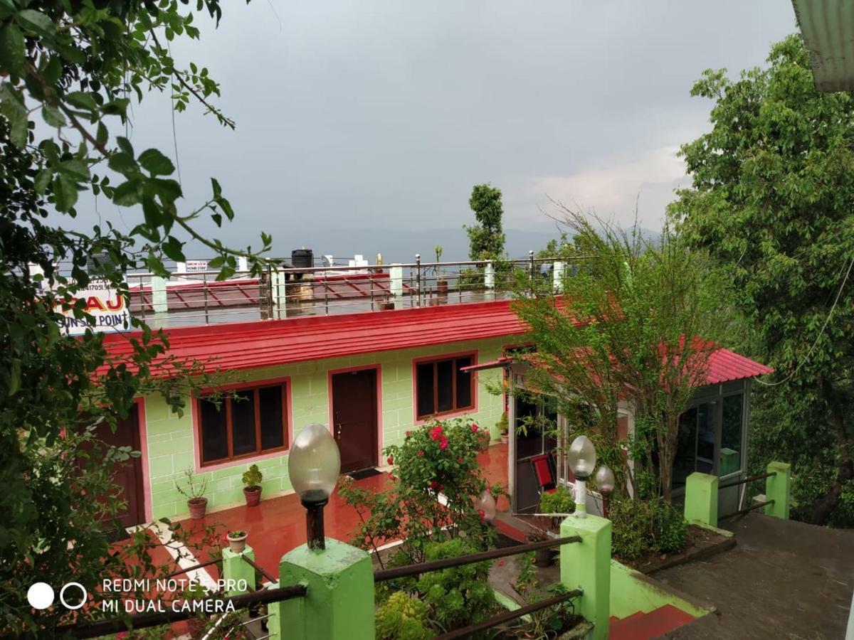 Hotel Deepraj, Каусани Экстерьер фото